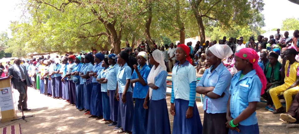 Tchad : 30 filles reçoivent des bourses scolaires à Lamé