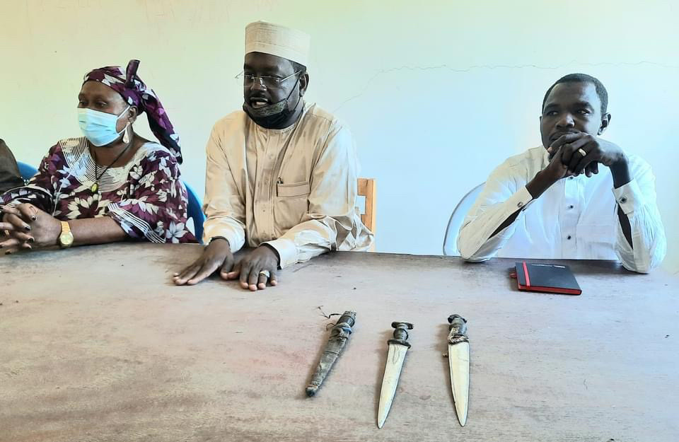 Tchad : des poignards saisis sur des élèves dans un lycée de N'Djamena. © M.Ed