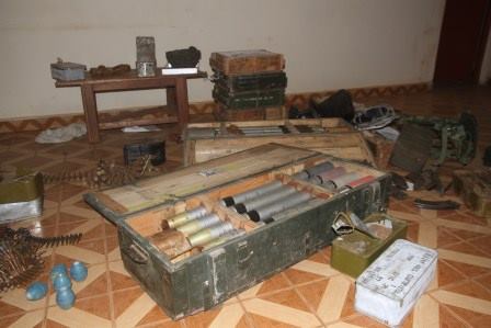 Les soldats de la MISCA saisissent des stocks d'armes au domicile d'un général de l'ex-Séléka. Bangui. © Diaspora Media