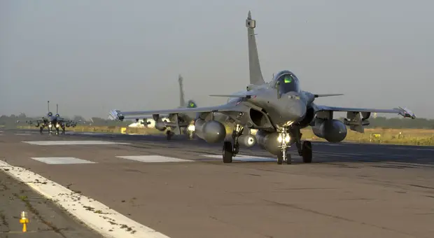 Des avions de chasse de l’armée française, des chasseurs Rafale  (© AFP PHOTO / ECPAD / NICOLAS-NELSON RICHARD)