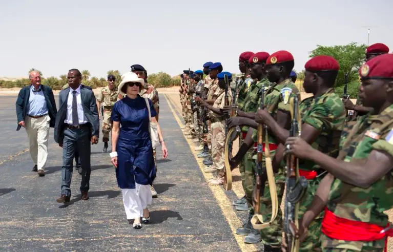 Tchad : Visite des députés membres de la Commission de la défense nationale. - EMA / armée de l'Air