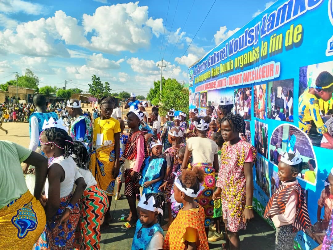 Tchad : La compagnie culturelle Hadre Dounia clôture la colonie de vacances pour enfants