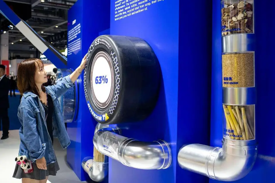 A Michelin racing tire that contains 63 percent of environmentally sustainable materials is exhibited at the sixth China International Import Expo, Nov. 5. (Photo by Weng Qiyu/People's Daily Online)