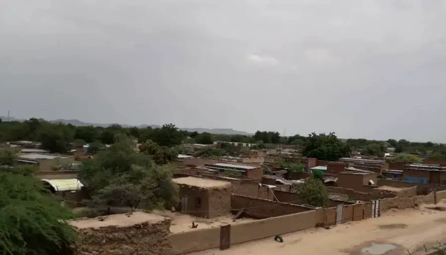 Tchad - Annonce : terrain clôturé en vente à Goz Amir, Abeché