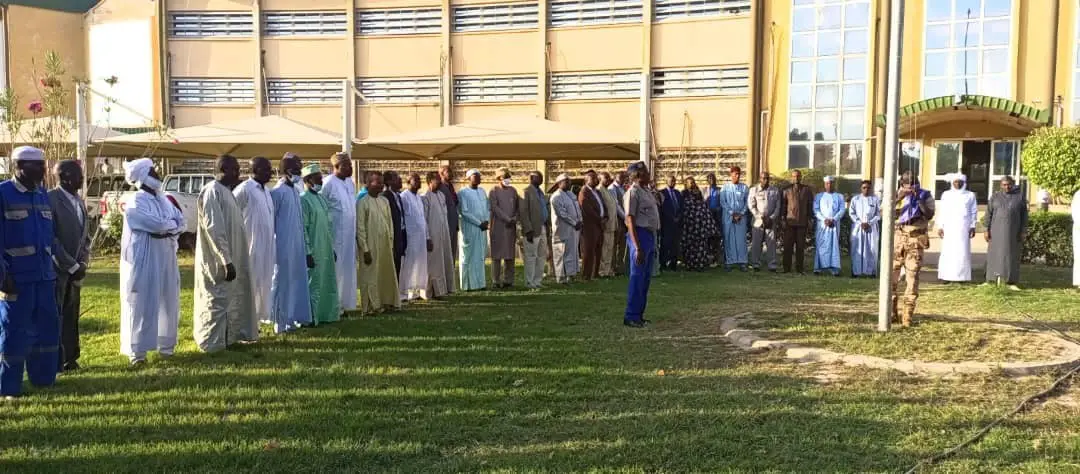 Tchad : Au ministère de la Santé Publique, la journée de travail a débuté ce lundi par la levée des couleurs