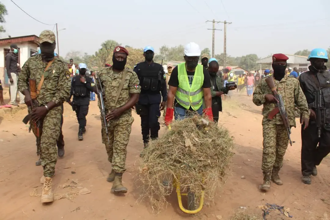 Centrafrique : Le débroussaillage des quartiers de Bangui par le Premier Ministre Félix Moloua