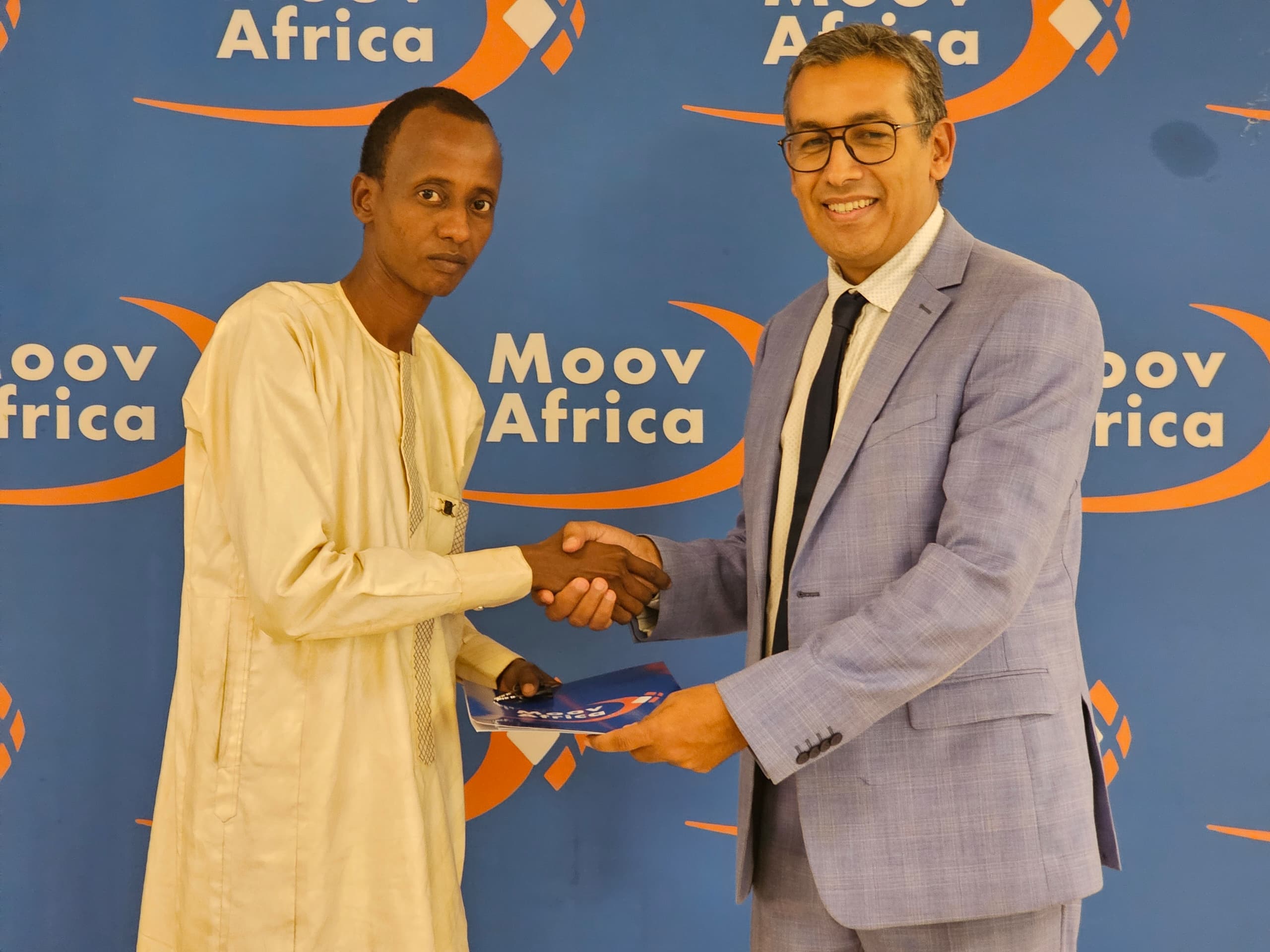 ​Tchad : Moov Africa remet les derniers LOTS à ses clients pour la promo CAN 2023