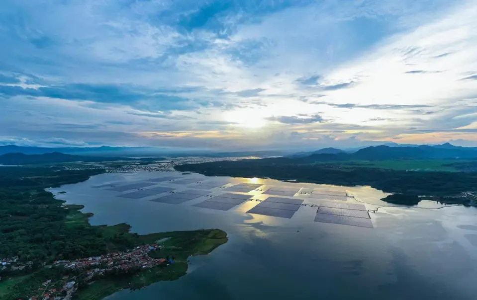 Photo shows the Cirata floating solar plant in Indonesia. (Photo by Zhang Yizhou)
