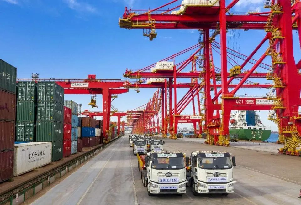Autonomous container trucks run at the fully automated container terminal of Rizhao Port in east China's Shandong province. (Photo by Zhang Jingang/People's Daily Online)