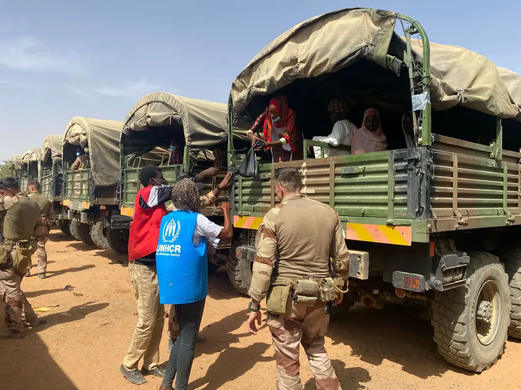 Les Forces françaises au Tchad mobilisent des moyens logistiques pour soutenir la relocalisation des réfugiés soudanais