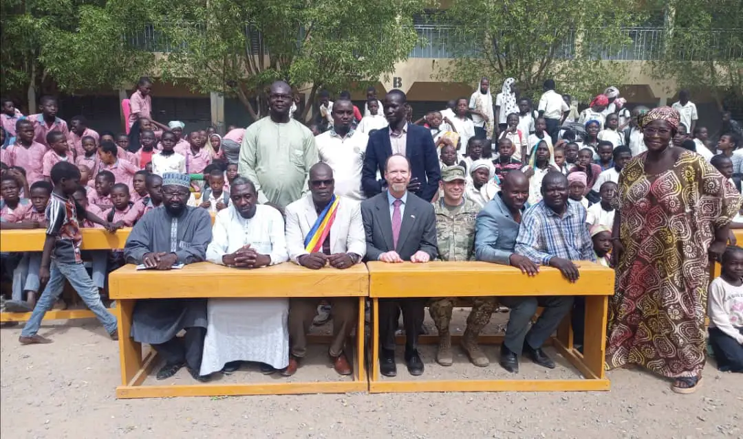 Coopération Tchad-États-Unis : Un don de tables-bancs renforce l'école pilote de Farcha