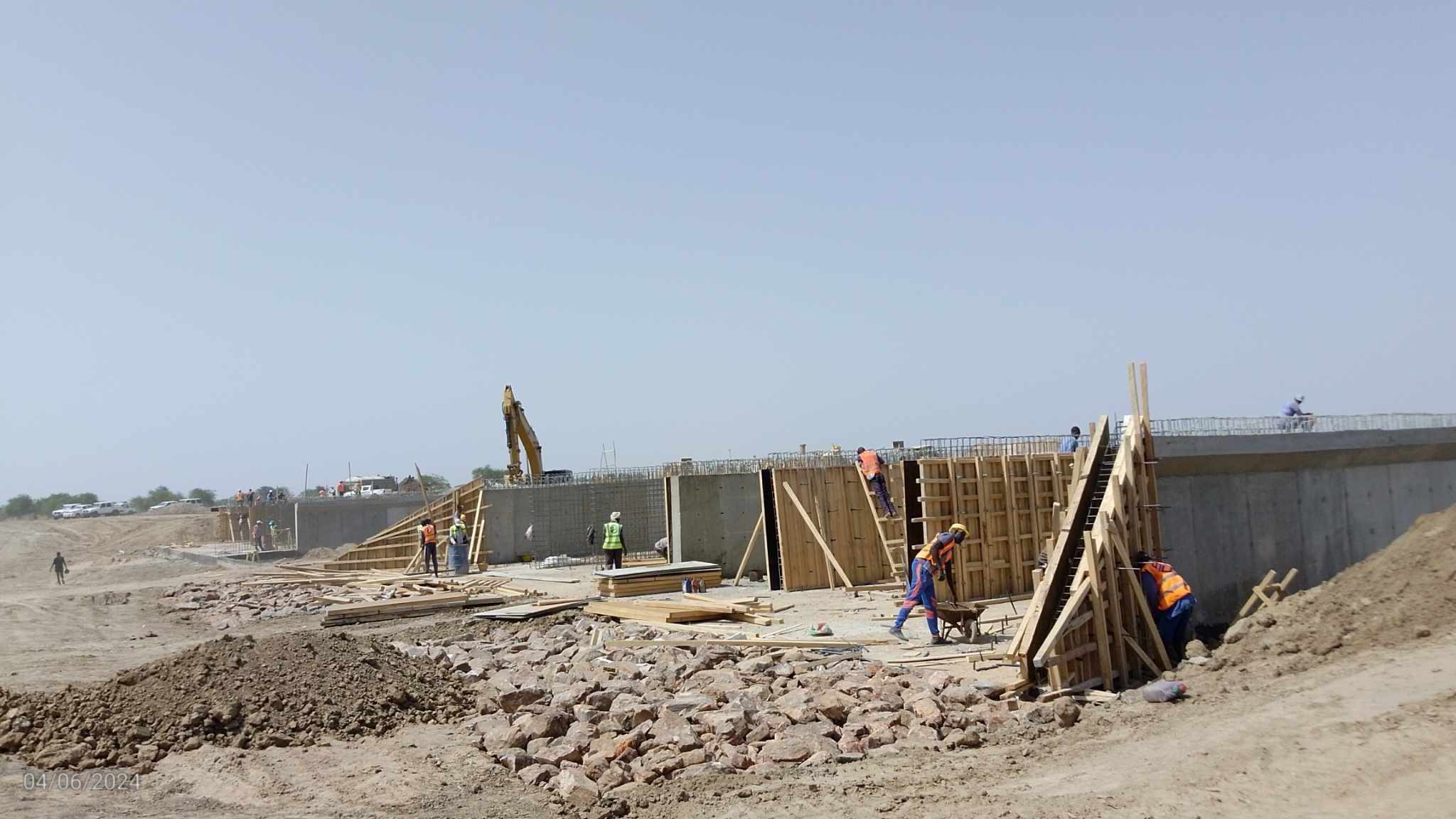 Tchad : visite inopinée du gouverneur du Salamat sur le chantier de construction d'un pont
