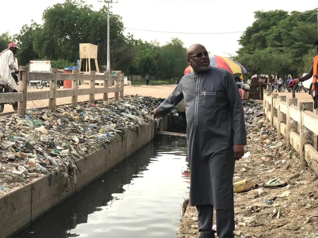 N'Djamena : le ministre de l'Aménagement supervise les travaux de curage des caniveaux