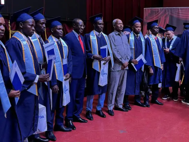 Cérémonie de Remise des Diplômes à l'Université Russe de Technologie de Moscou : Succès des Étudiants Tchadiens !