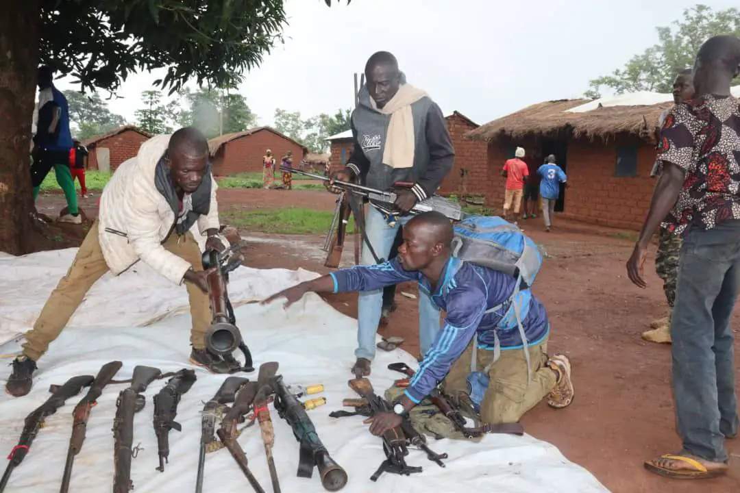 Une partie des ex-combattants de la CPC déposant leurs armes à Korompoko dans l'Ouham, le 9 juillet 2024. Photo : Tous droits réservés.