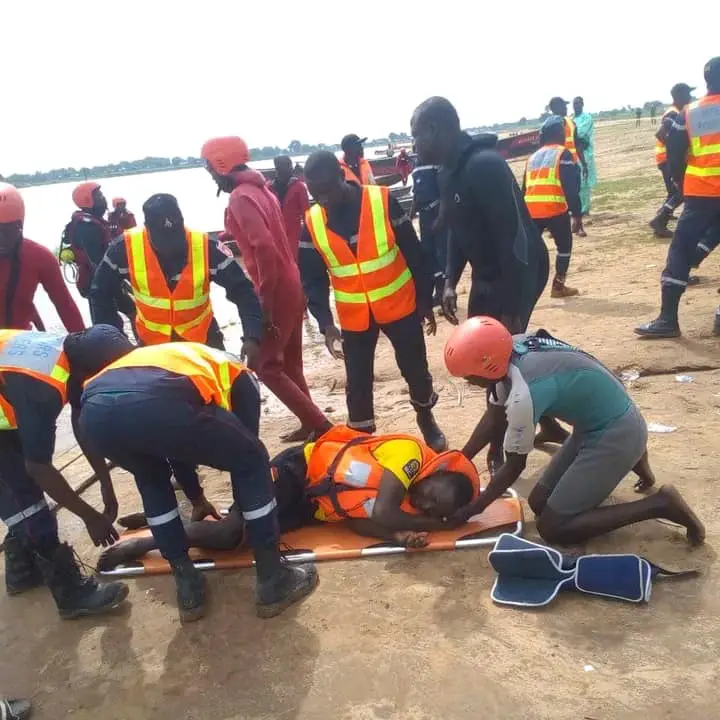 Tchad – Cameroun (Kousseri) : Sapeurs-pompiers tchadiens et camerounais s’entraînent aux secours fluviaux