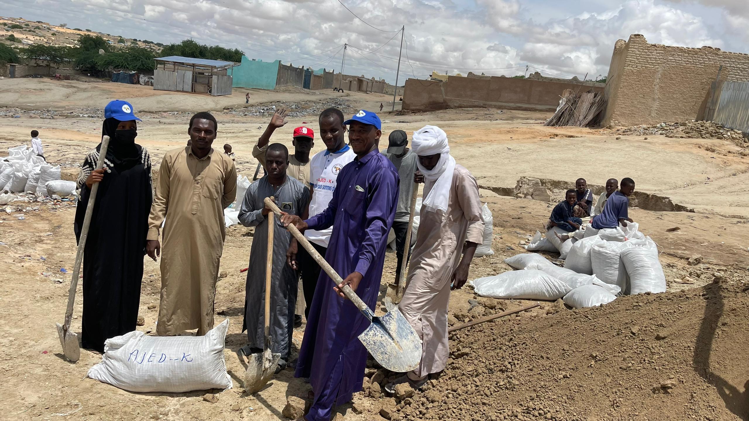 Tchad : à Mao, des jeunes apportent leur soutien pour lutter contre les ravins