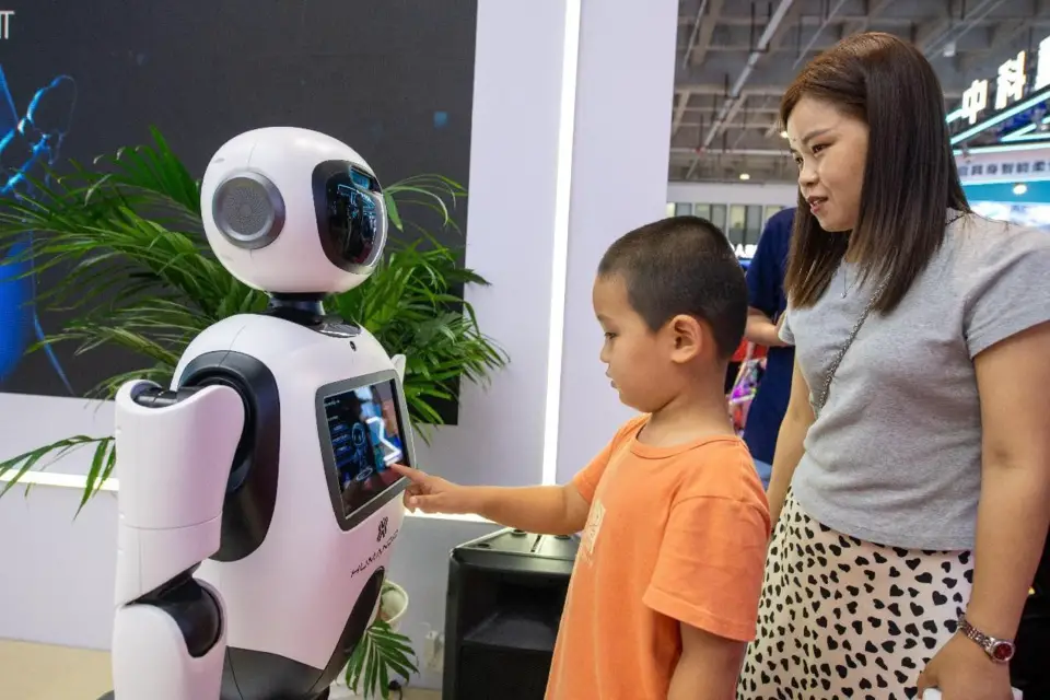 Over 60 new products are launched at the 2024 World Robot Conference in Beijing. (Photo by Weng Qiyu/People's Daily Online)