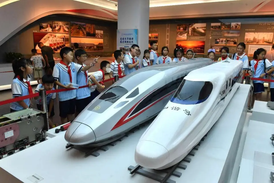 Primary school students watch models of high-speed trains in a railway museum in Qingdao, east China's Shandong province. (Photo by Wang Haibin/People's Daily Online)