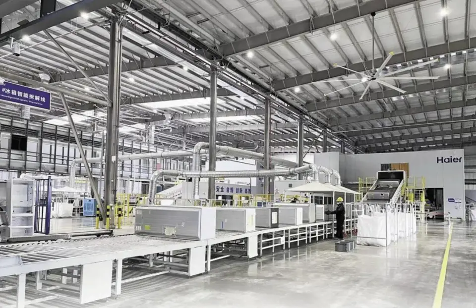 Photo shows a refrigerator production line of Chinese home appliance giant Haier. (File photo)