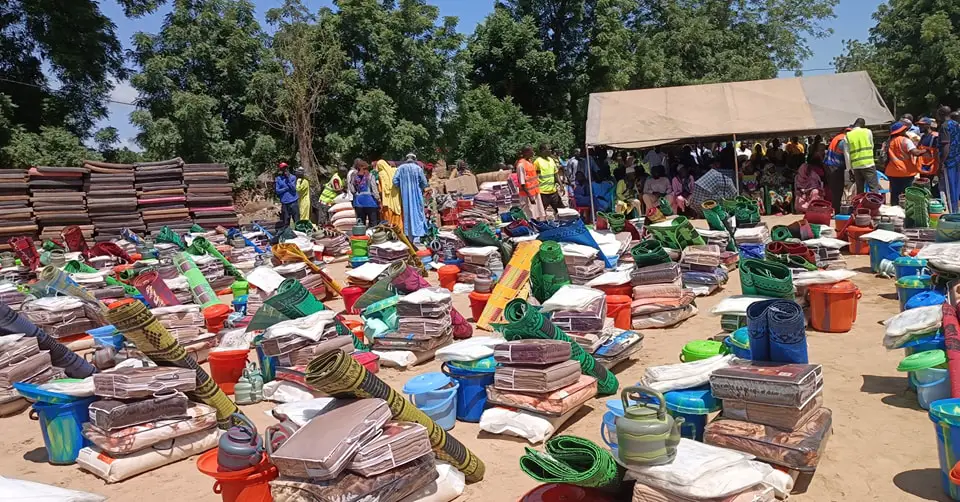 Cameroun : remise de dons aux sinistrés et visite de la retenue d'eau de Maga (Extrême-Nord)