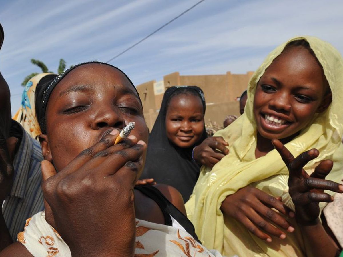 Tchad : les mineurs se lancent dans la consommation de cigarette