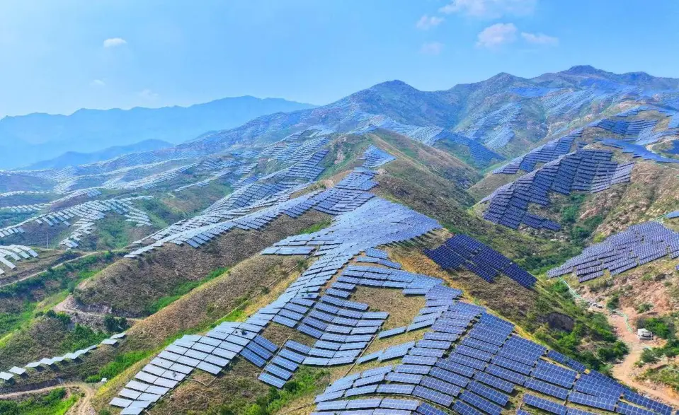 Photo shows a solar farm in Jishan county, Yuncheng, north China's Shanxi province. (Photo by Li Lujian/People's Daily Online)