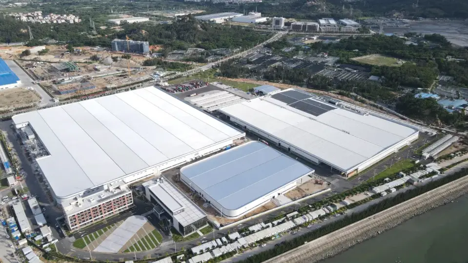 Photo shows the building of a new energy company in the Lingang Economic Industrial Park, Dongshan county, Zhangzhou city, southeast China's Fujian province. (Photo from Minnan Ribao)