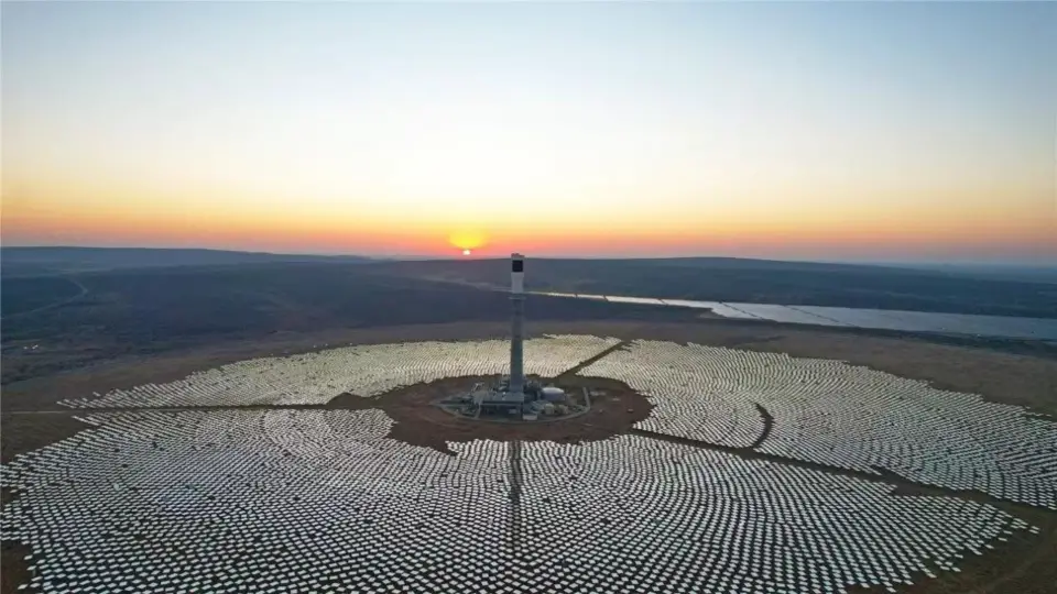 Photo shows the Chinese-built 100 MW Redstone Concentrated Solar Thermal Power Project in Northern Cape Province of South Africa. (Photo provided by SEPCOIII Electric Power Construction Corporation)