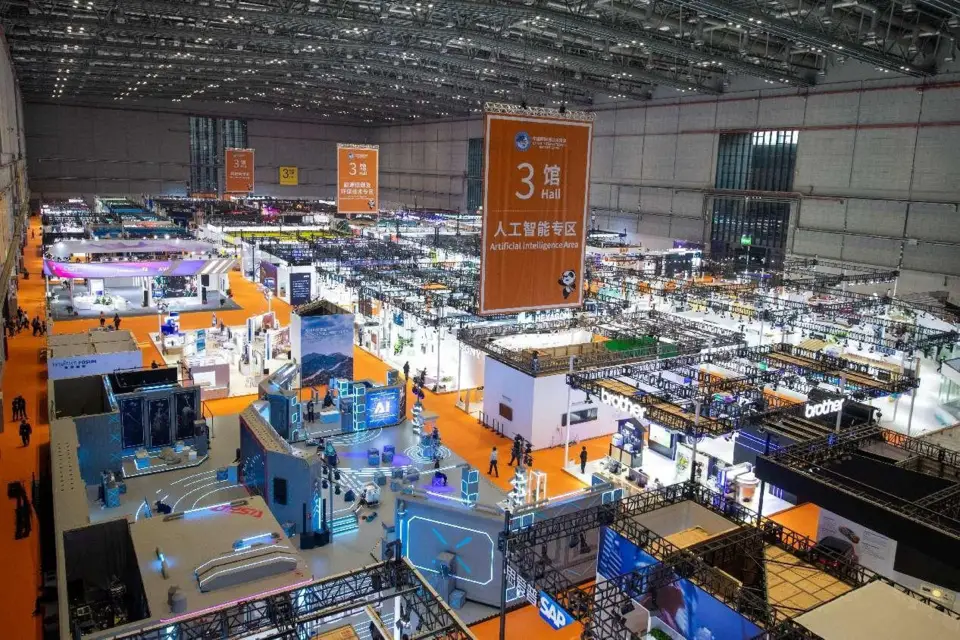 Photo shows the artificial intelligence section and the low-carbon energy and environmental protection technology section of the 7th China International Import Expo (CIIE), Nov. 3, 2024. (Photo by Weng Qiyu/People's Daily Online)