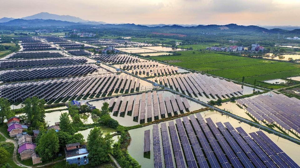 Photo shows a solar farm in Jiangkou village, Shanggao county, Yichun, east China's Jiangxi province. (Photo by Zhou Liang/People's Daily Online)