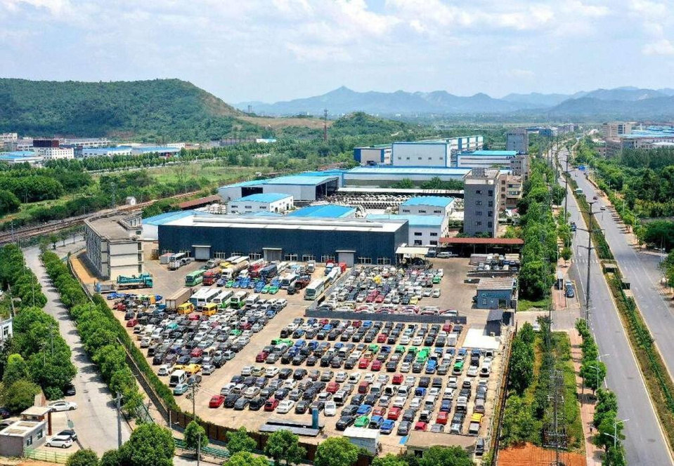 Old vehicles are about to be scrapped in a dismantling enterprise in Tongling, east China's Anhui province, Aug. 3, 2024. (Photo by Guo Shining/People's Daily Online)