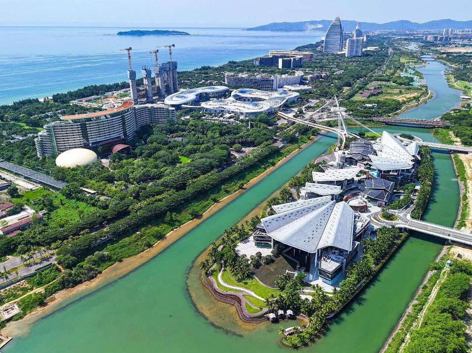 Photo shows the Sanya International Duty-Free Shopping Complex in Sanya, south China's Hainan province. (Photo by Ye Longbin/People's Daily Online)