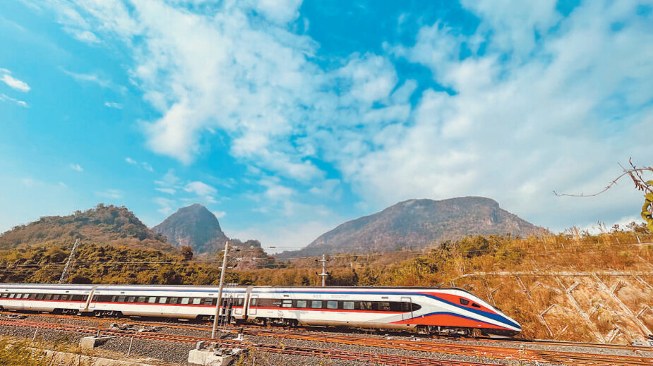 A Lancang-Mekong Express train runs on the China-Laos Railway in Luang Prabang, Laos. (Photo by Sun Guangyong/People's Daily)