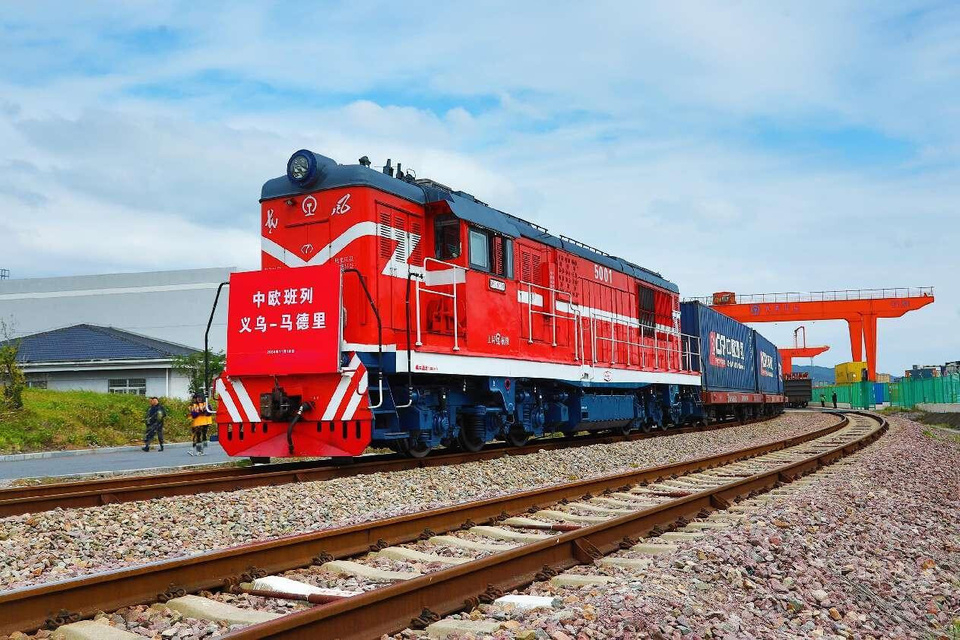 A fully loaded China-Europe freight train leaves Yiwu, east China's Zhejiang province for Madrid, Spain, Nov. 18, 2024. (Photo by Gong Xianming/People's Daily Online)