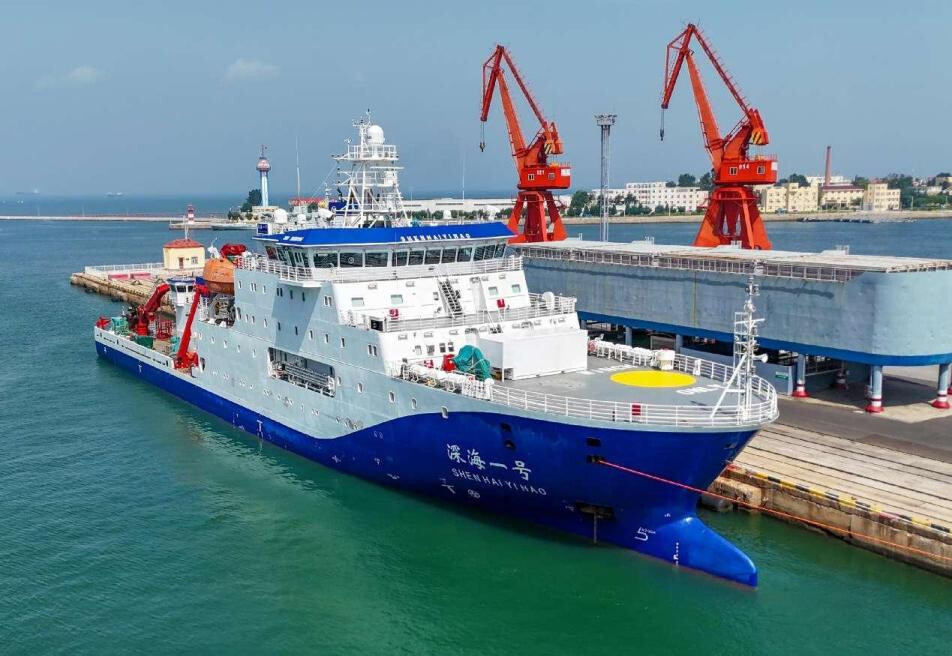 China's research vessel Deep Sea No. 1, carrying manned submersible Jiaolong, is about to depart from Qingdao, east China's Shandong province, to start an international scientific mission in the Western Pacific Ocean, Aug. 11, 2024. (Photo by Zhang Jingang/People's Daily Online)