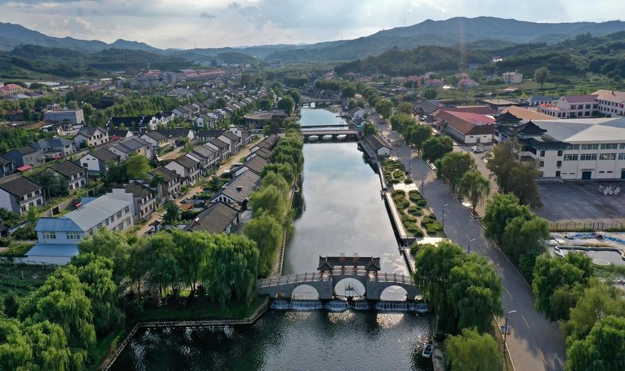 File photo shows the scenery of Dalishu Village of Fengcheng City, northeast China's Liaoning Province. (Xinhua/Yao Jianfeng)