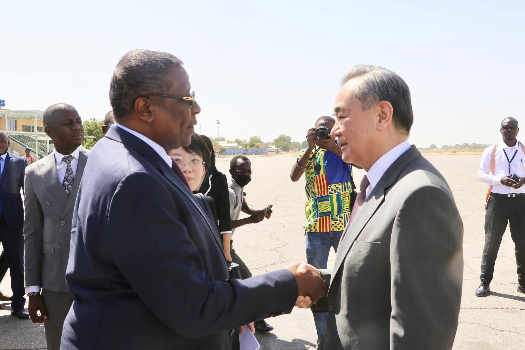 Tchad : visite du ministre chinois des Affaires étrangères