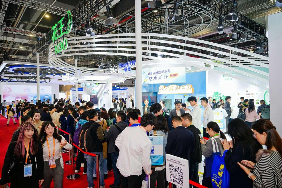 Photo shows Kao Corp's exhibition booth during the seventh China International Import Expo (CIIE). (Photo by Yue Linwei/People's Daily)