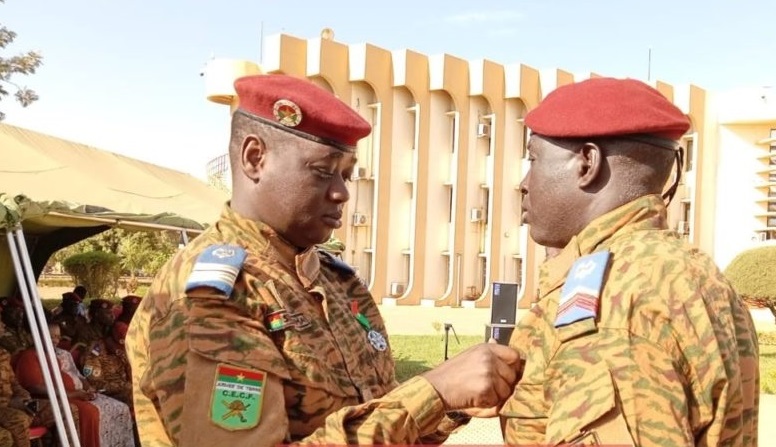 Burkina : l’Armée de terre reconnaît le mérite de son personnel