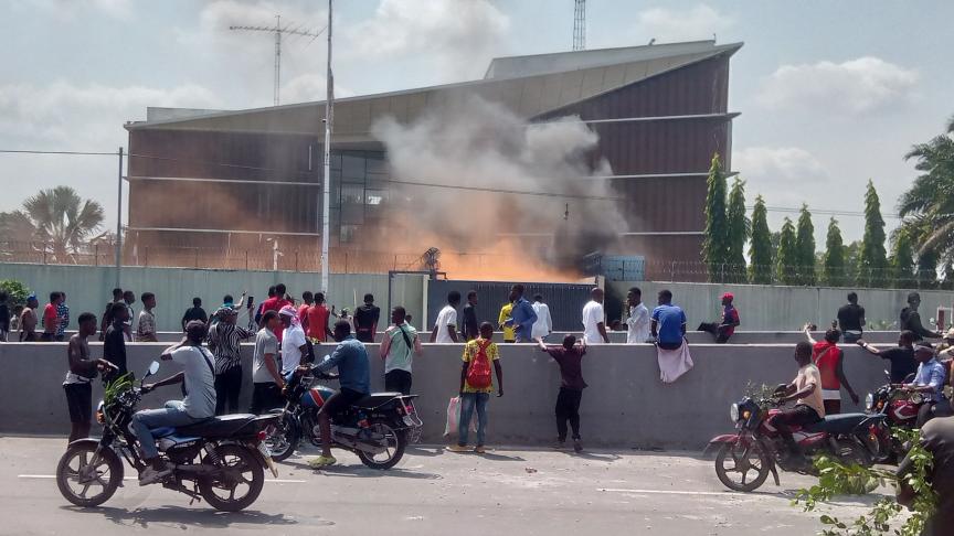 RDC : l’ambassade de France à Kinshasa attaquée par des manifestants