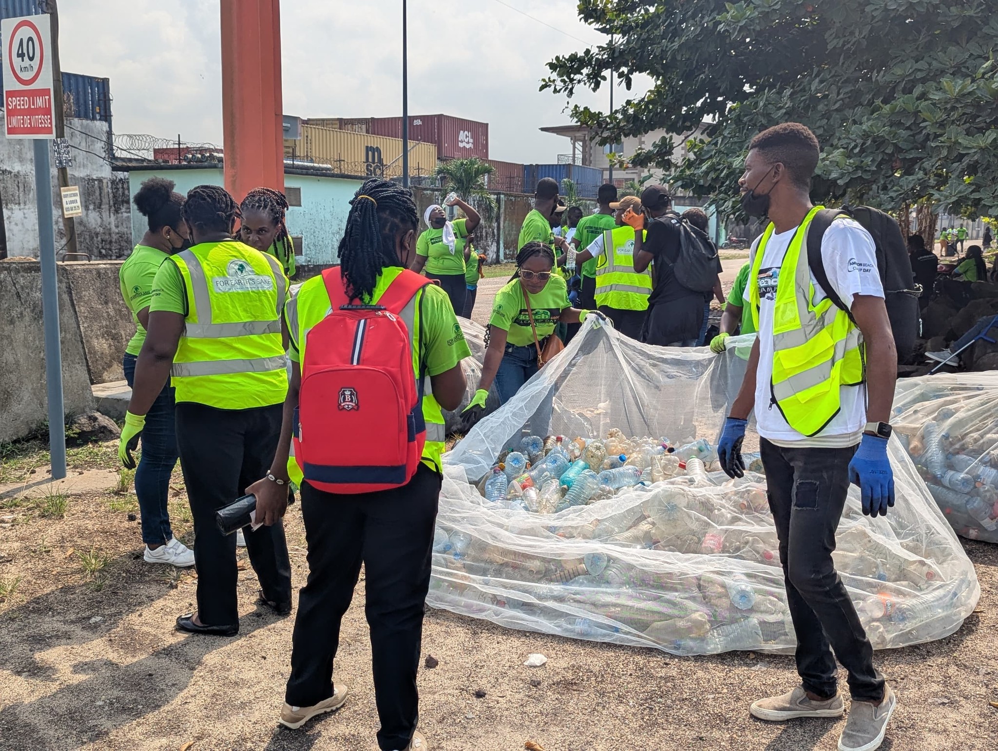 200 kg de déchets retirés de la plage du Cameroun : une mobilisation citoyenne exemplaire