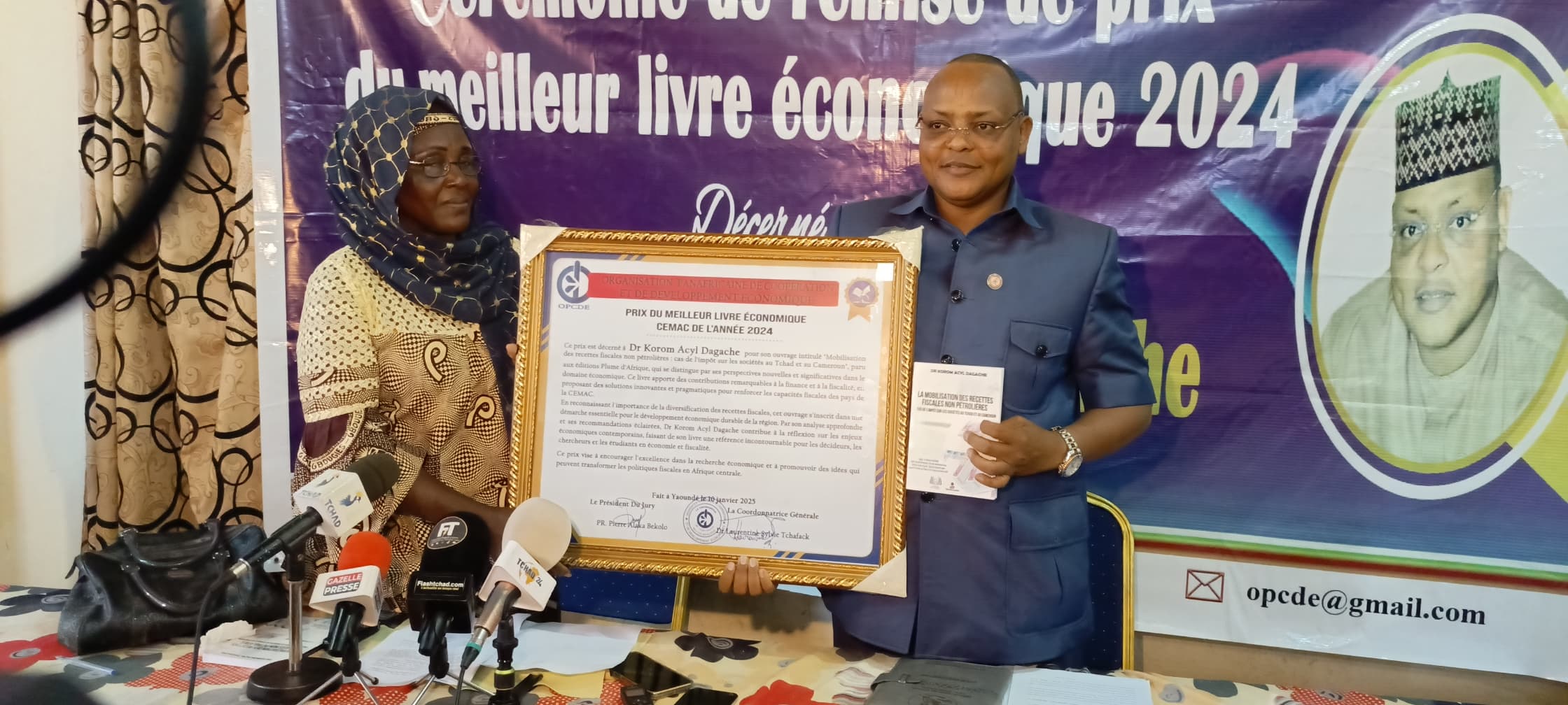 Dr Korom Acyl Dagache reçoit le Prix du Meilleur Livre Économique CEMAC 2024