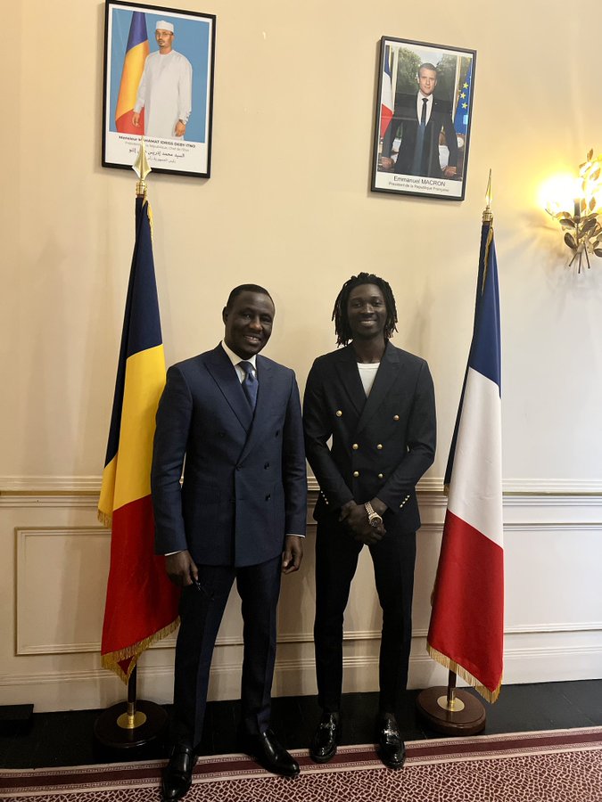 Betel Casimir, champion du monde de taekwondo, reçu par l'ambassadeur du Tchad en France