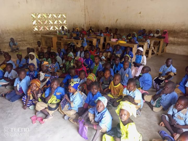 Cameroun : Enfants de l'école de Djarégol Kodek à Maroua, l'apprentissage à même le sol