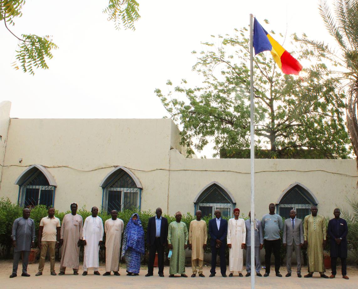 Tchad - Patriotisme et engagement : Le Ministère de l'Eau et de l'Énergie honore le drapeau national