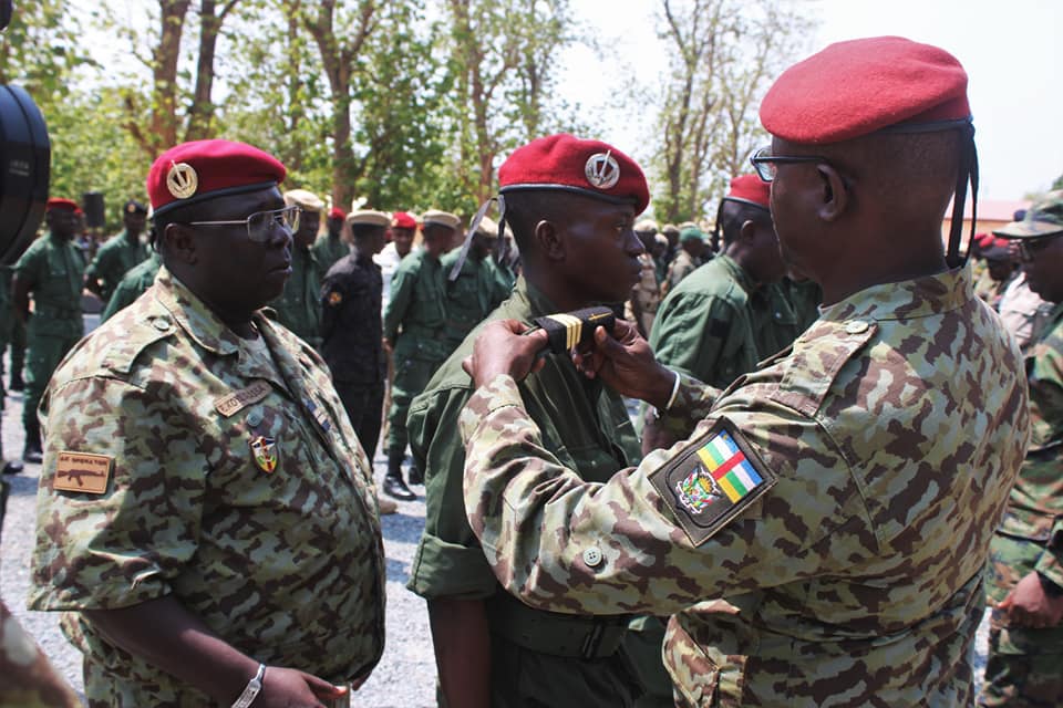 RCA - FACA : Cérémonie de remise de galons pour plus de 300 sous-officiers formés par des instructeurs russes et rwandais