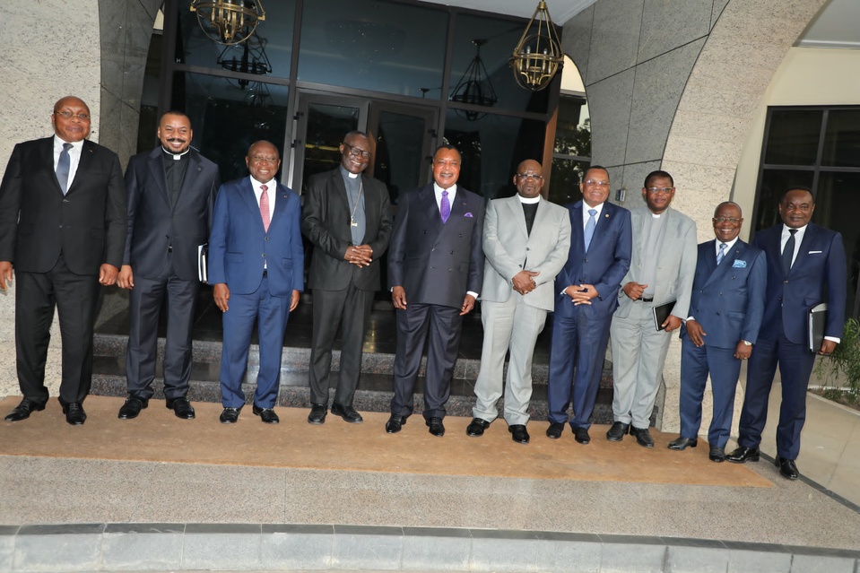 Denis Sassou N'Guesso (au centre) et les prélats catholique et protestant.