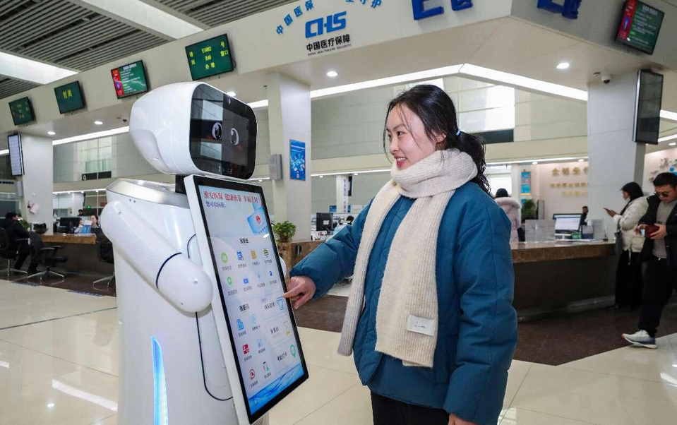 A citizen uses an AI-enabled robot to process medical insurance services at the municipal service center in Huai'an, east China's Jiangsu province. (Photo by Zhao Qirui/People's Daily Online)