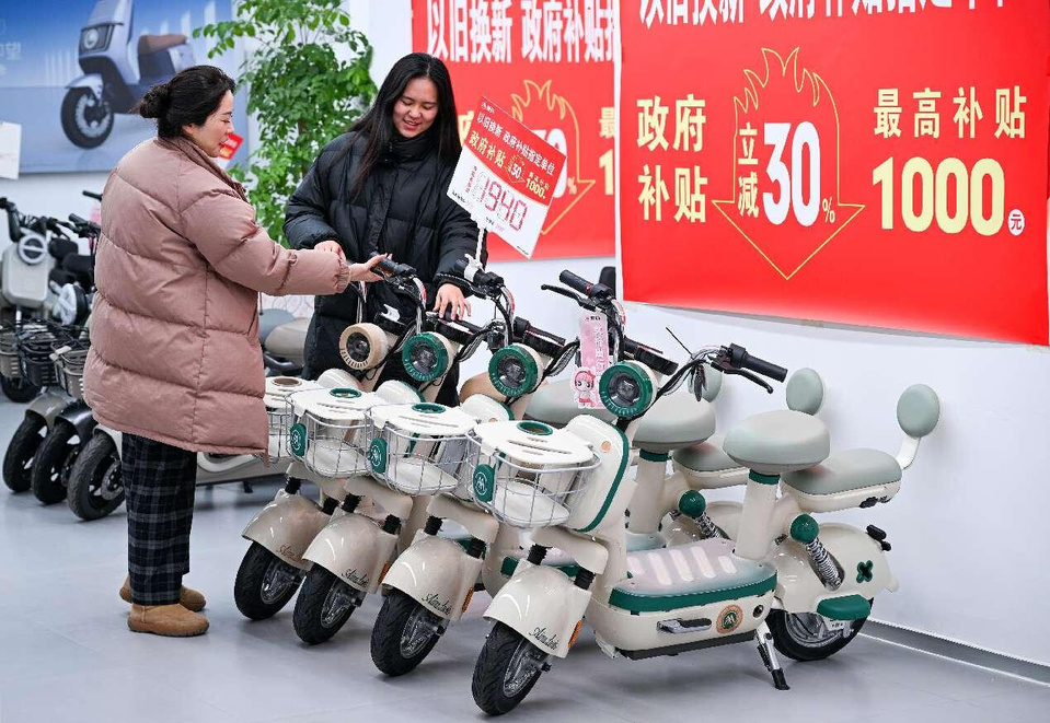 Citizens buy electric vehicles in a store in Suqian, east China's Jiangsu province, March 4, 2025. (Photo by Fang Dongxu/People's Daily Online)